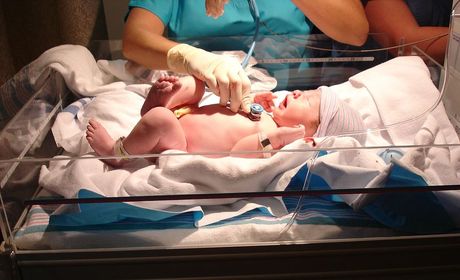 1024px-newborn_checkup