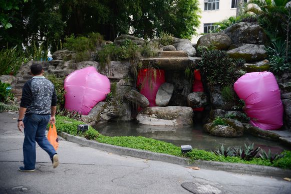 Rio de Janeiro - A obra Gruta, de Sergi, é parte das intervenções de arte contemporânea nos jardins do Palácio do Catete durante a feira ArtRio (Fernando Frazão/Agência Brasil)