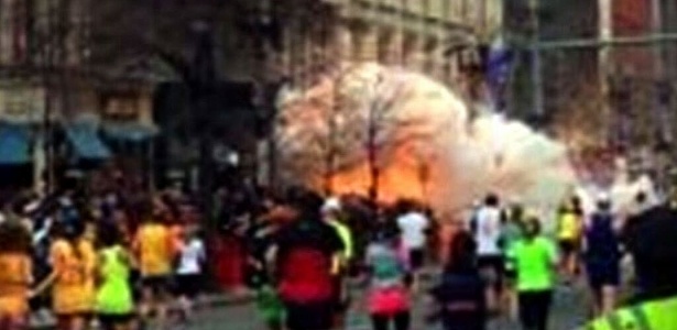 15abr2013---duas-explosoes-ocorridas-perto-da-linha-de-chegada-na-maratona-de-boston-deixam-feridos-1366055968767_615x300