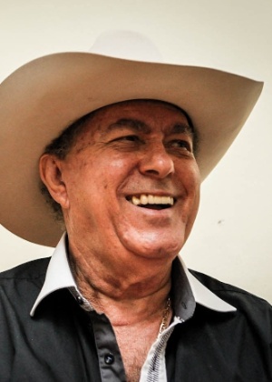 15mar2013---o-cantor-milionario-da-dupla-milionario-e-jose-rico-conta-que-a-melhor-maneira-de-manter-a-voz-por-43-anos-e-cantar-sem-parar-1363649944501_300x420