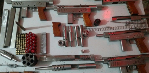 16out2016---armas-encontradas-pela-policia-civil-em-fabrica-clandestina-na-zona-leste-de-sp-1508173878467_615x300