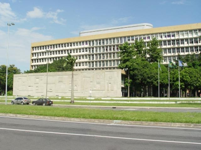 200909022203080.FachadadaUFRJ