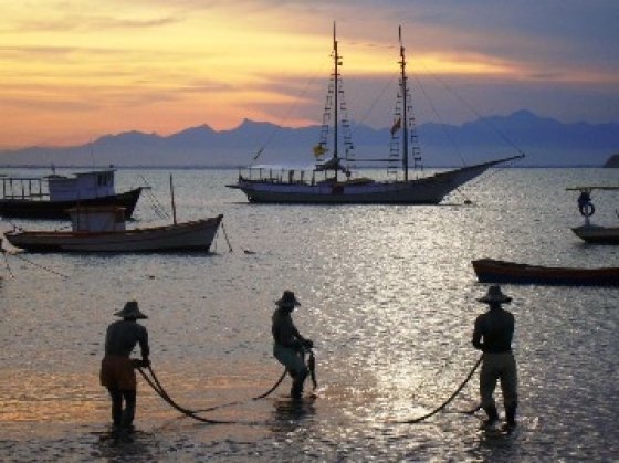 20100419134267_pescadores_praia_da_armacao_jpg2_jpg3