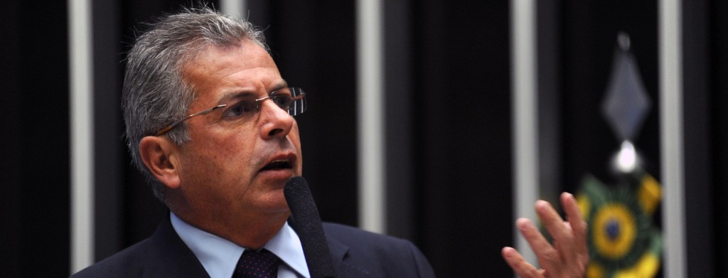 2011112415403_20111124_006LP_AB-e1372957592906