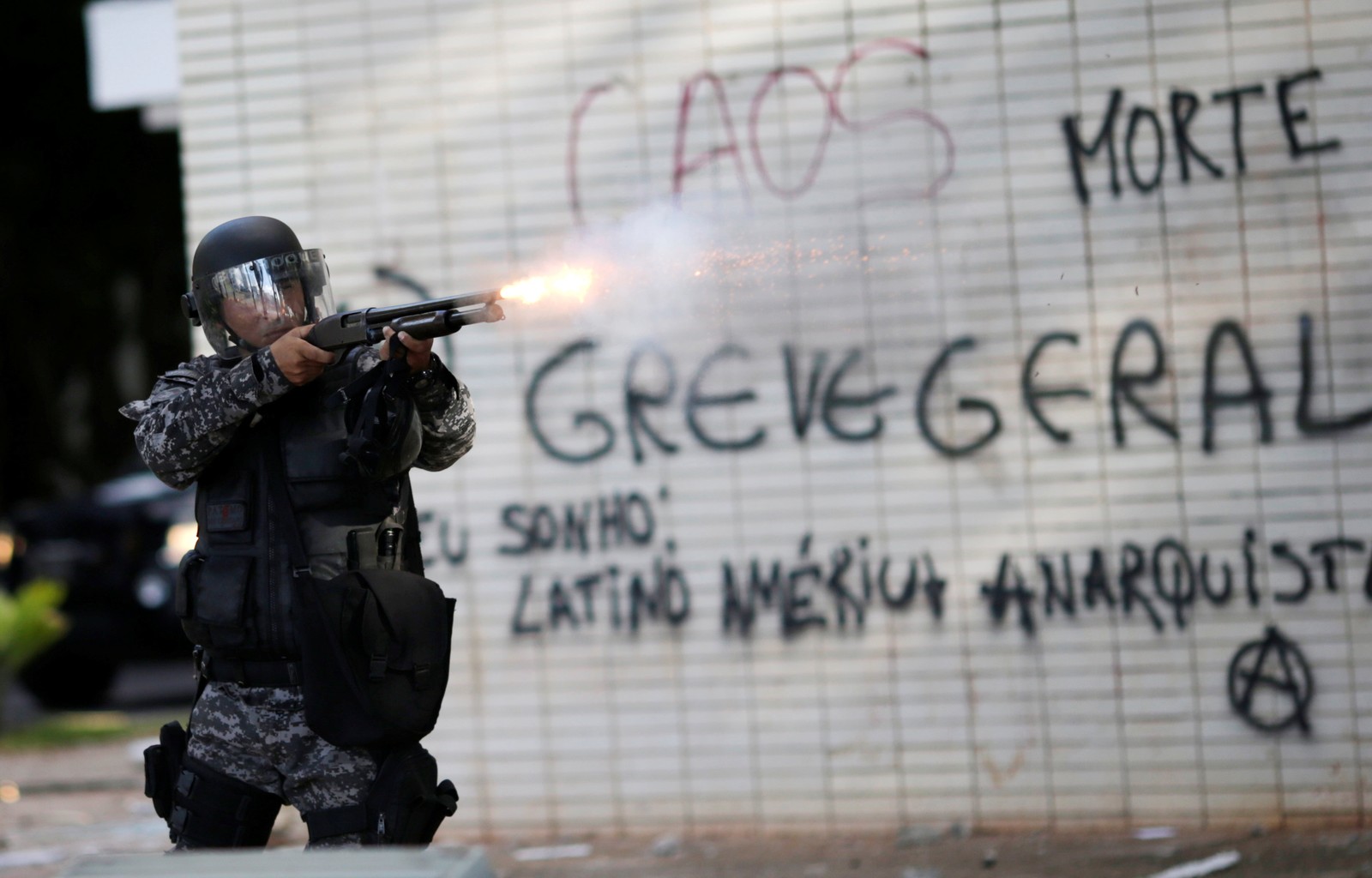 2017-05-24t200913z-838540447-rc120e59bdc0-rtrmadp-3-brazil-corruption-protest