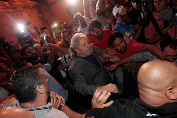 2018-04-07t215334z_1644377964_rc12588ac1d0_rtrmadp_3_brazil-politics-lula
