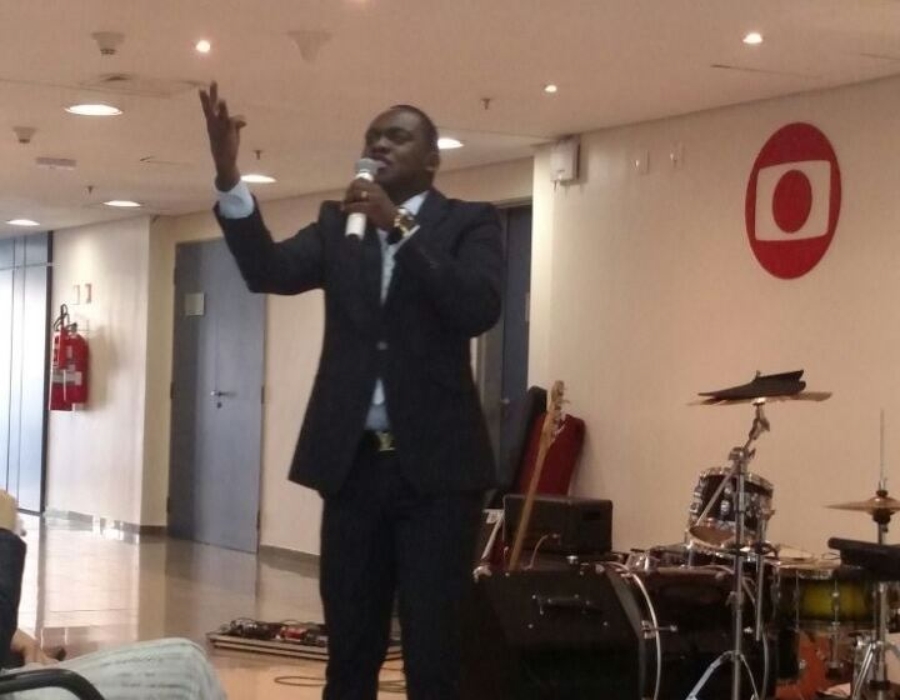 3819250853-culto-com-missionario-robson-staines-em-auditorio-da-rede-globo-sp