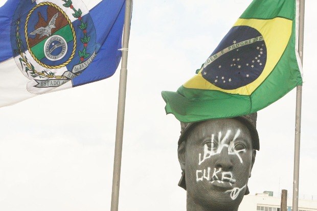 3r32zpyrjzw3f2bfb4kg1xf8u