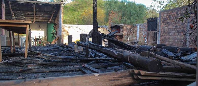 CTG que vai sediar casamento gay é incendiado em Santana do Livramento