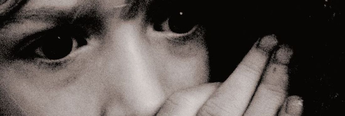 819px-scared_child_at_nighttime