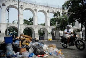 906339-lixo_carnaval _rio de janeiro-9779