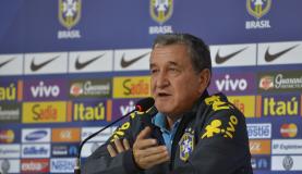 916163-parreira_coletiva_copa 2014