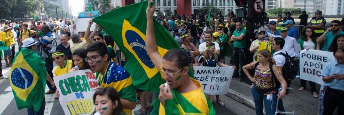 955663-protesto_sp120415