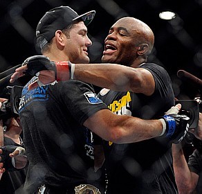 AndersonSilva_ChrisWeidman_UFC_AP_DavidBecker_07072013_292_280