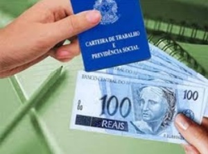 Carteira-de-trabalho-junco-com-dinheiro.1