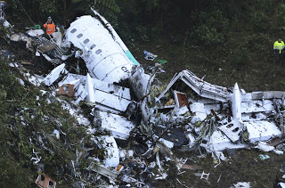 imagens-fortes-acidente-aviao-chapecoense-na-colombia-4