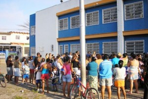 PROFESSORES-CRUZAM-OS-BRACOS-EM-DUQUE-DE-CAXIAS