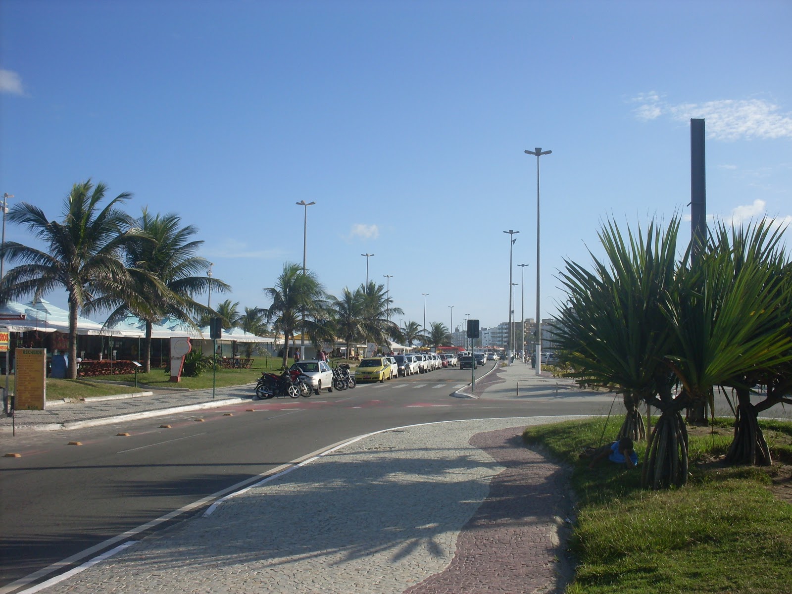 Quiosques na orla da Praia do Forte_Cabo Frio
