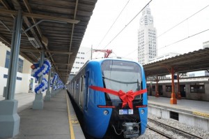 Trem na plataforma com Central-2