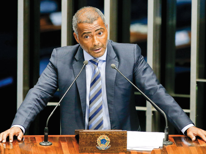 alx_romario-tribuna_original