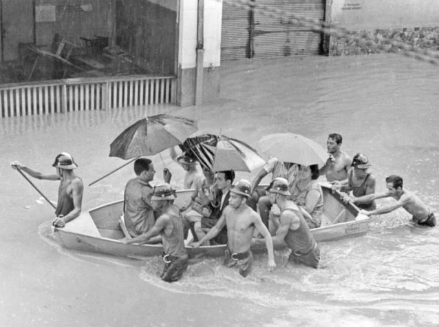 enchentes_1966_barco_pag_157