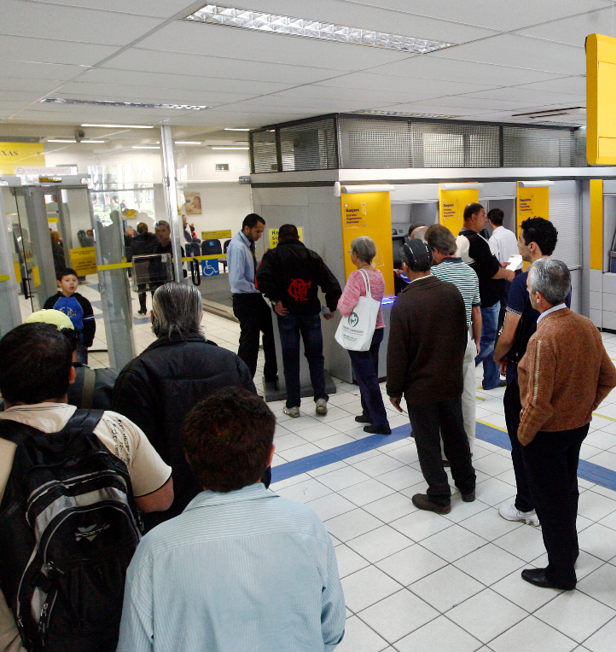 fila banco-RWWz1ccKsz0XQod2uK40aqL-1200x800@GP-Web.jpg