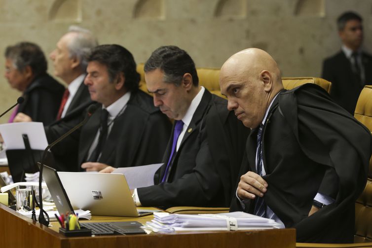 O plenário do Supremo Tribunal Federal (STF) retoma o julgamento de ação direta de inconstitucionalidade (ADI) sobre proibição de programas com sátiras a candidatos.
