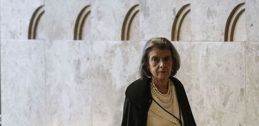 A presidente do Supremo Tribunal Federal (STF), ministra Cármen Lúcia, durante sessão plenária