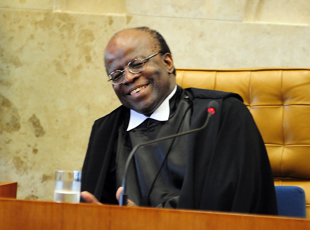 joaquim_barbosa_sorri