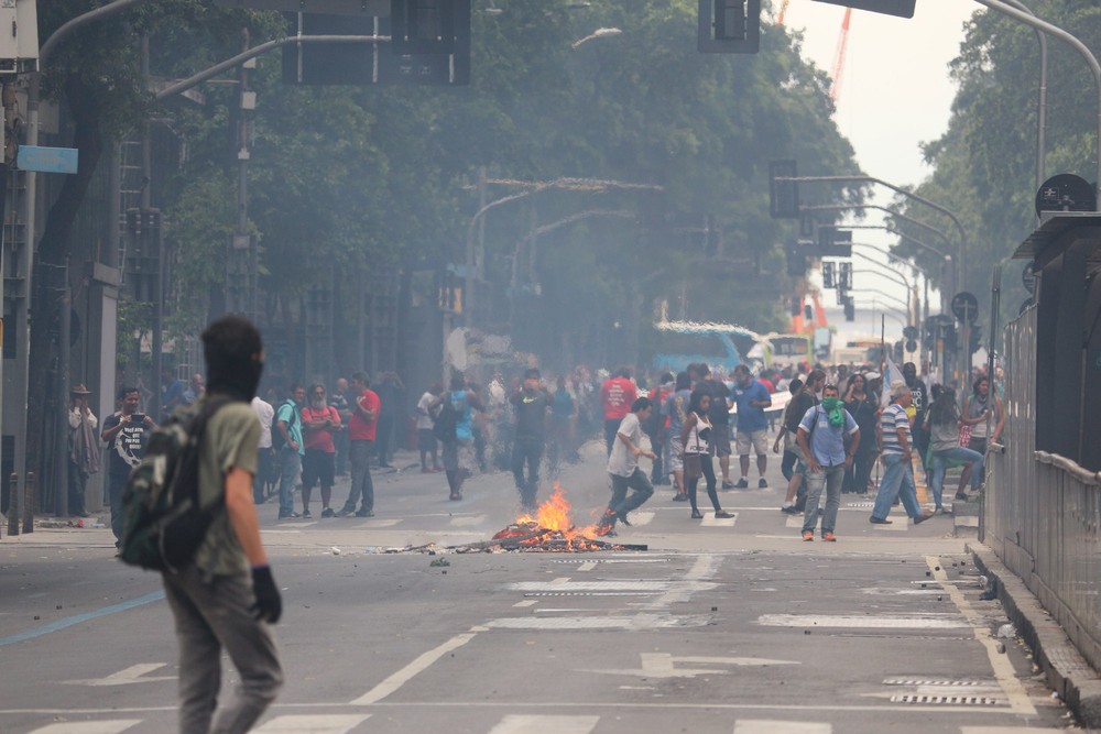 protesto-alerj-luiz-souza-estadao-conteudo