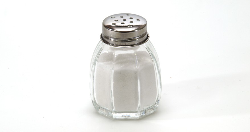 sal-pode-piorar-zumbido-no-ouvido